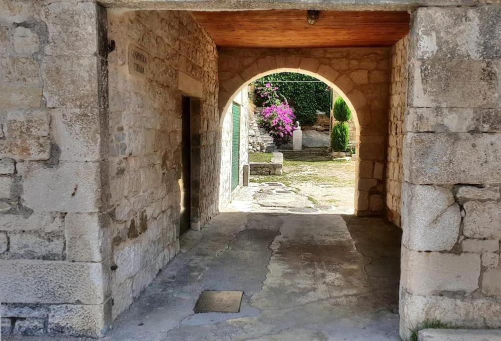 Villa Stone House Castellum *