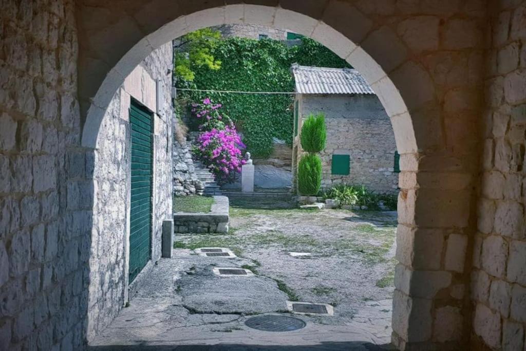 Stone House Castellum Villa Kaštela