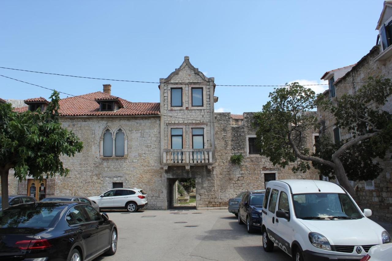 Stone House Castellum Villa *