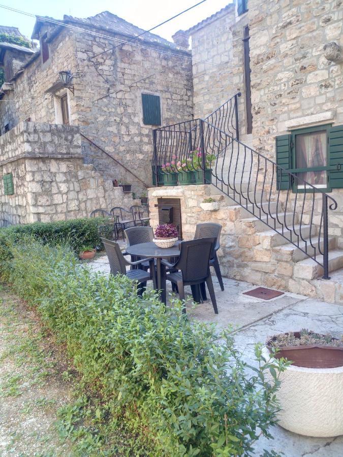 Stone House Castellum Villa *